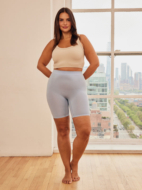 Emma is wearing The Cotton in size M/L
