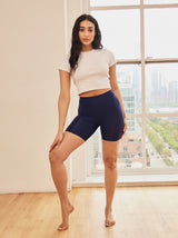 Ana is wearing The Staple in size S/M