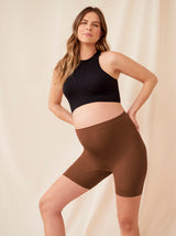 Fabiane is wearing The Staple in size S/M