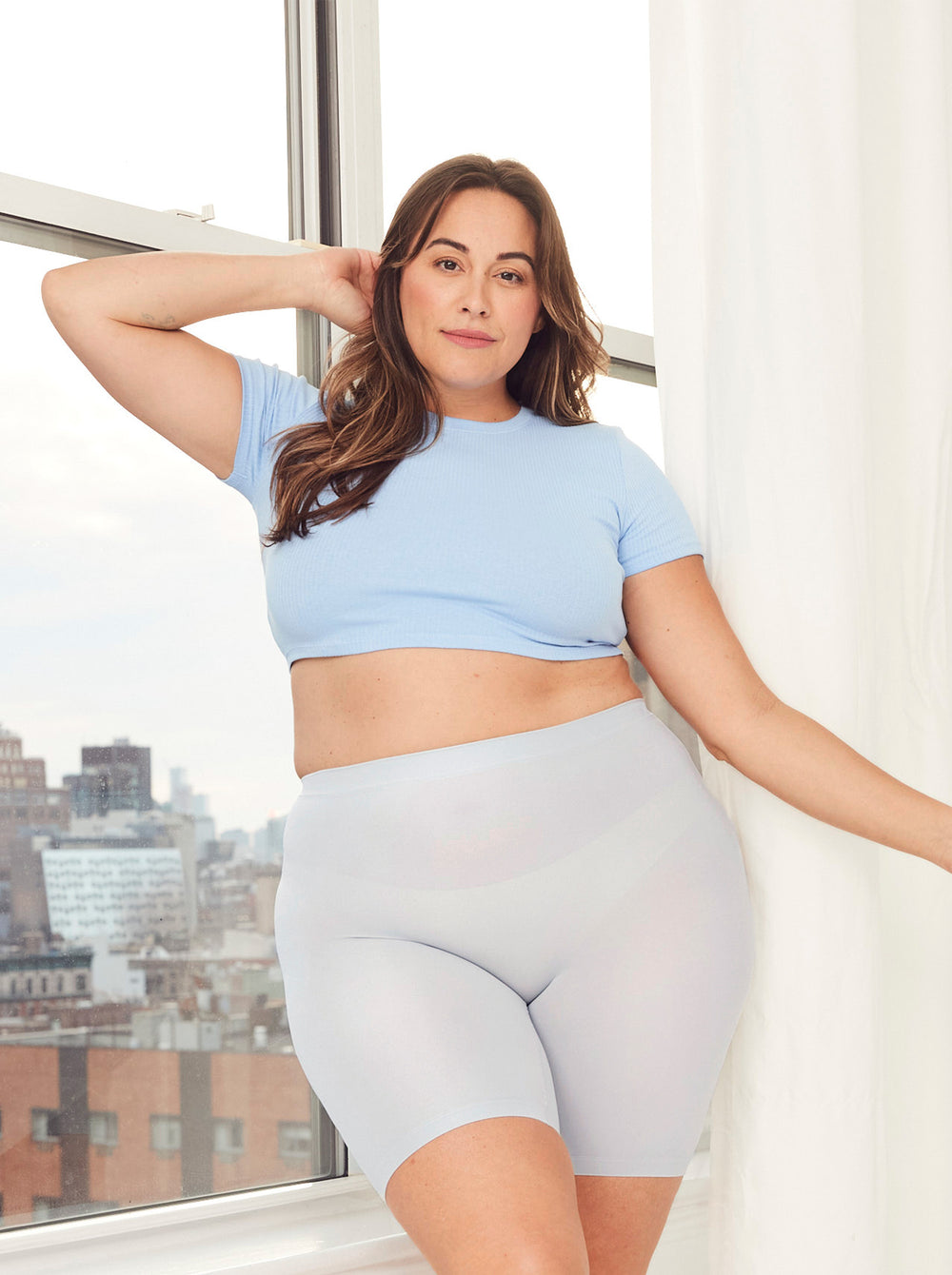 Jennifer is wearing The Cooling in size XL/2XL