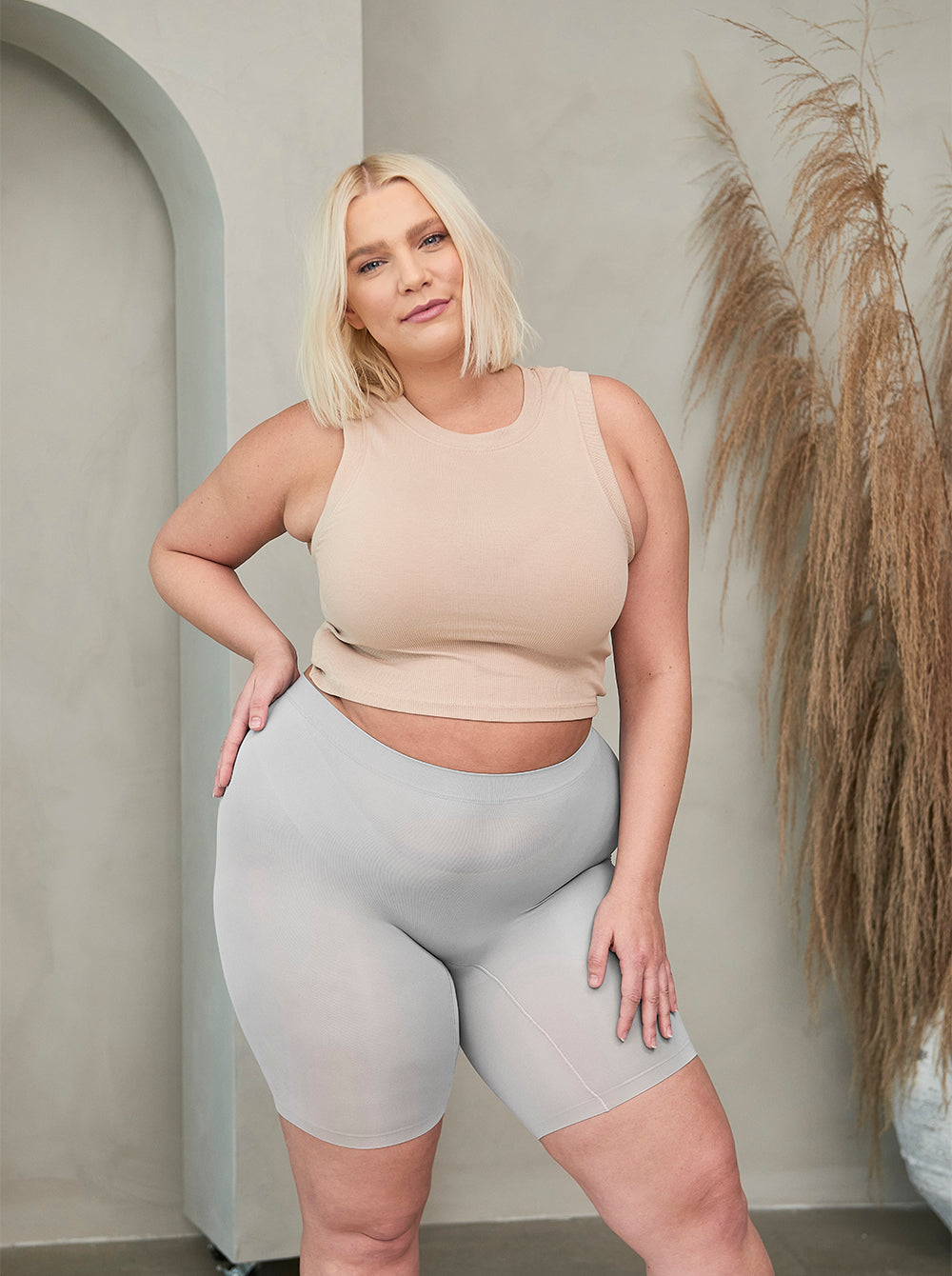 Lauren is wearing The Cooling in size L/XL